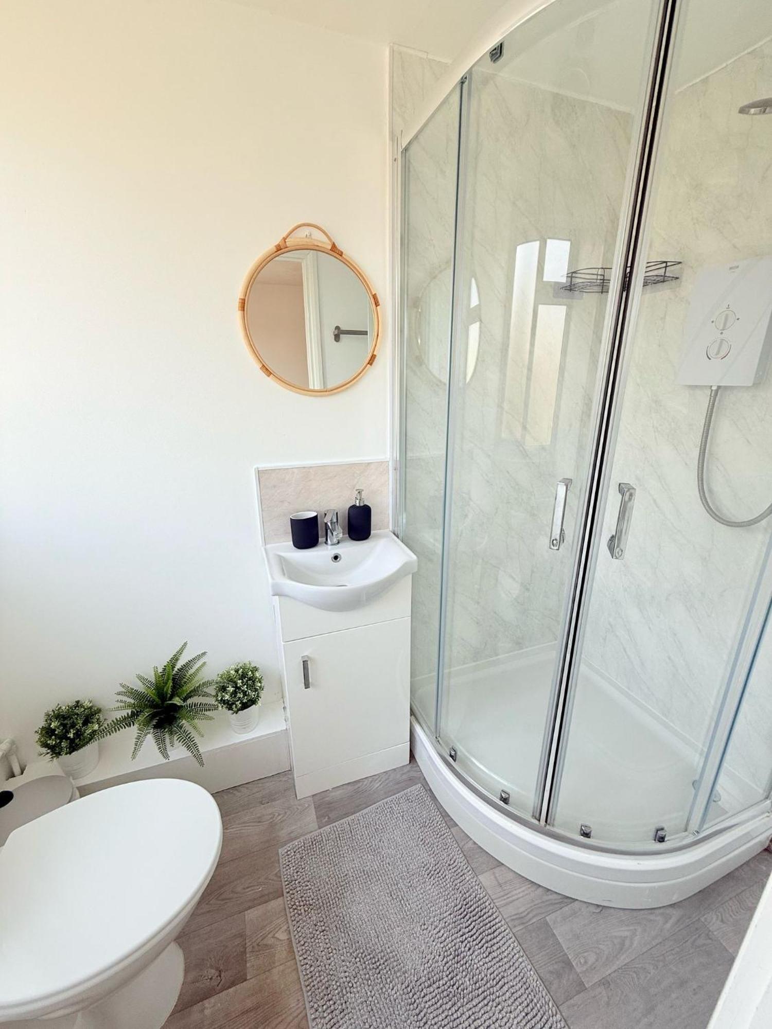 Wembley Rooms Лондон Экстерьер фото