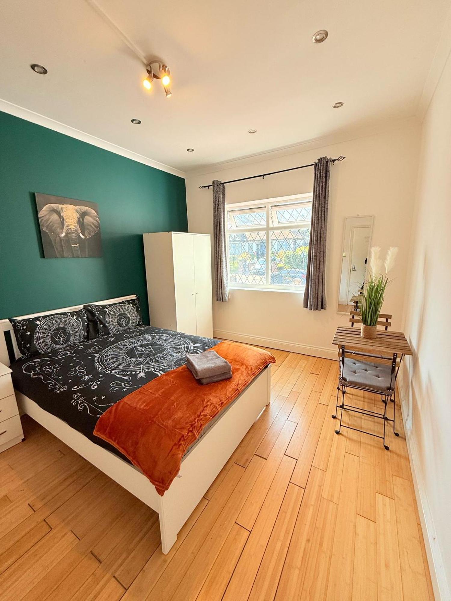 Wembley Rooms Лондон Экстерьер фото