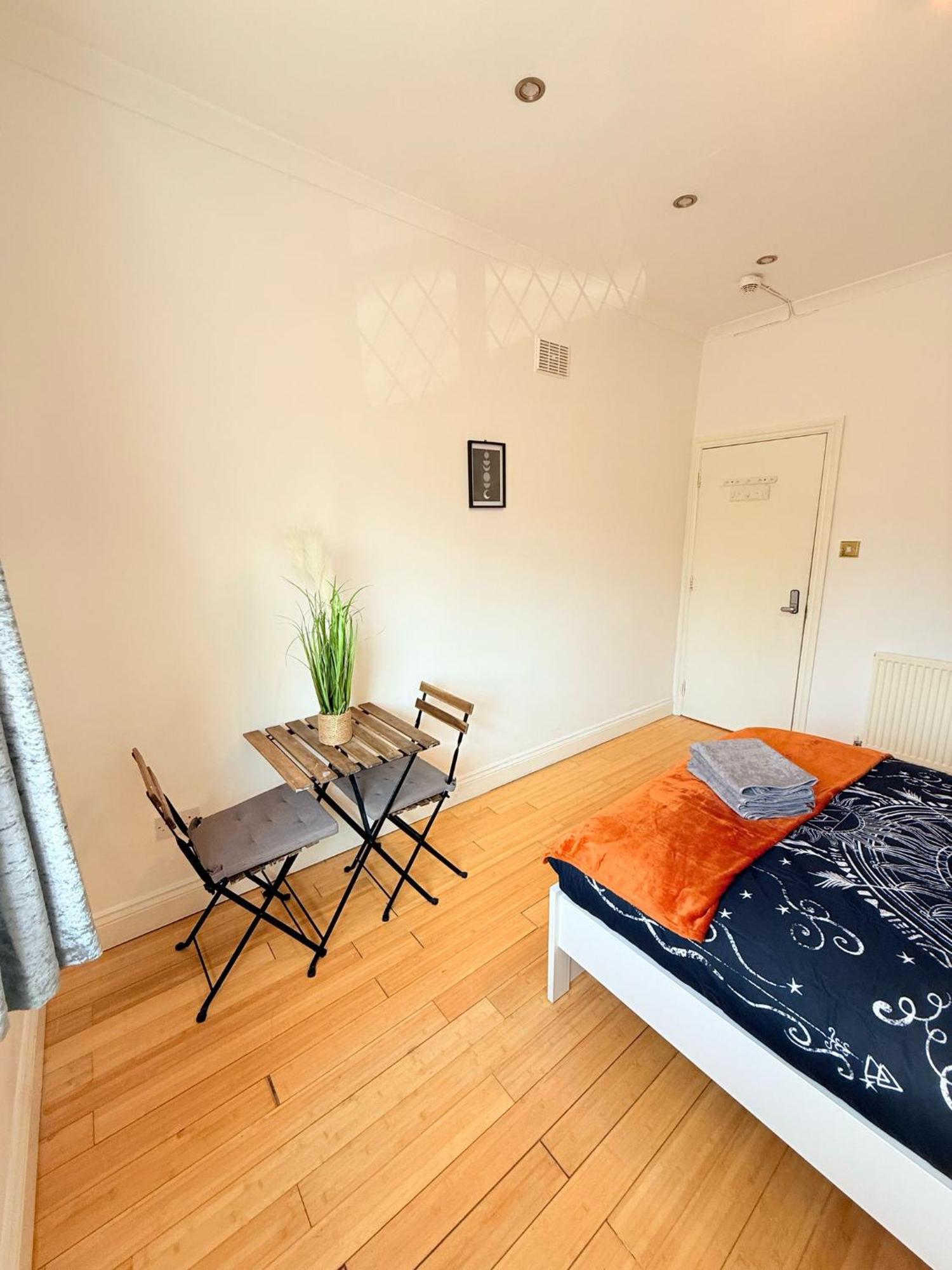 Wembley Rooms Лондон Экстерьер фото