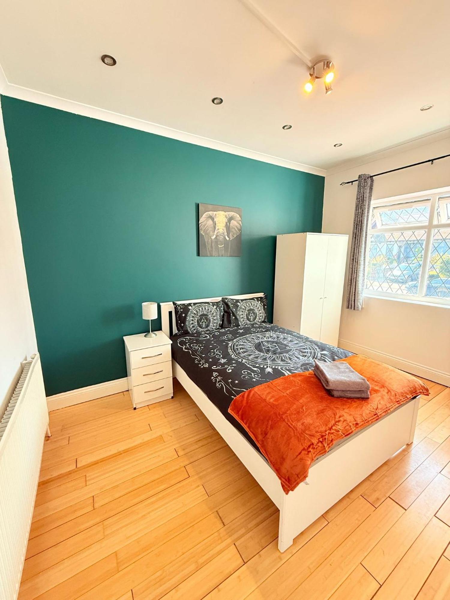 Wembley Rooms Лондон Экстерьер фото