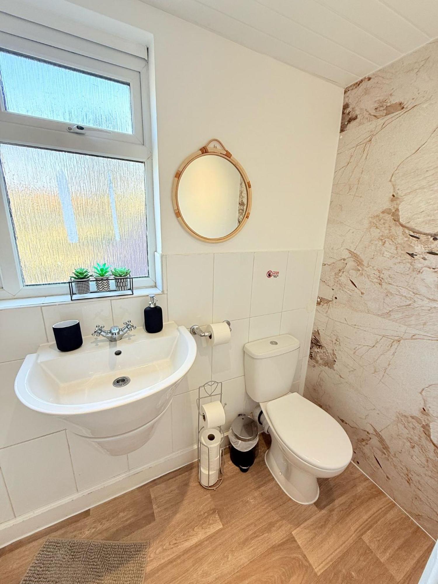 Wembley Rooms Лондон Экстерьер фото