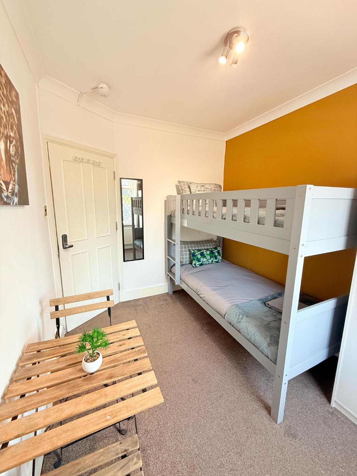 Wembley Rooms Лондон Экстерьер фото