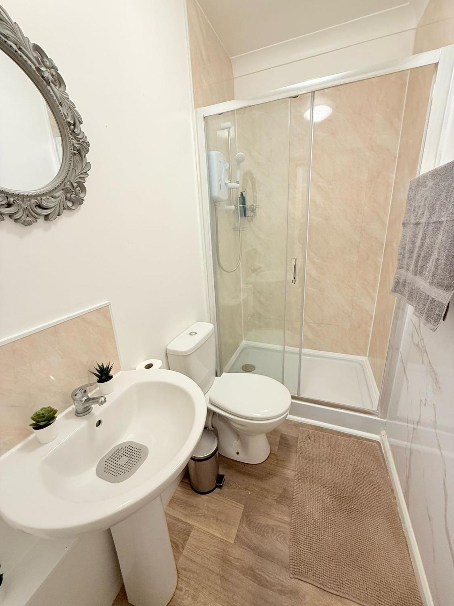 Wembley Rooms Лондон Экстерьер фото