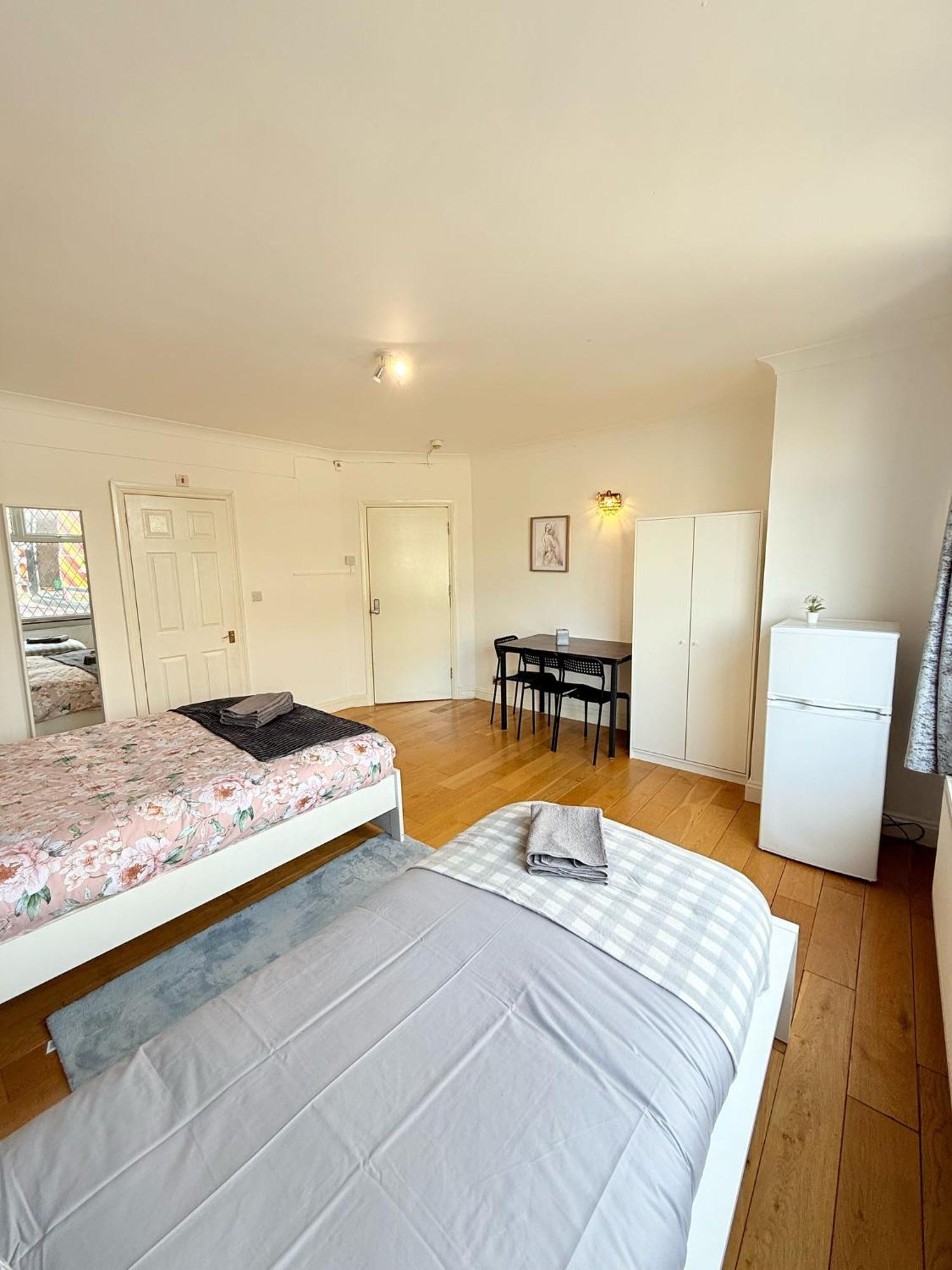 Wembley Rooms Лондон Экстерьер фото