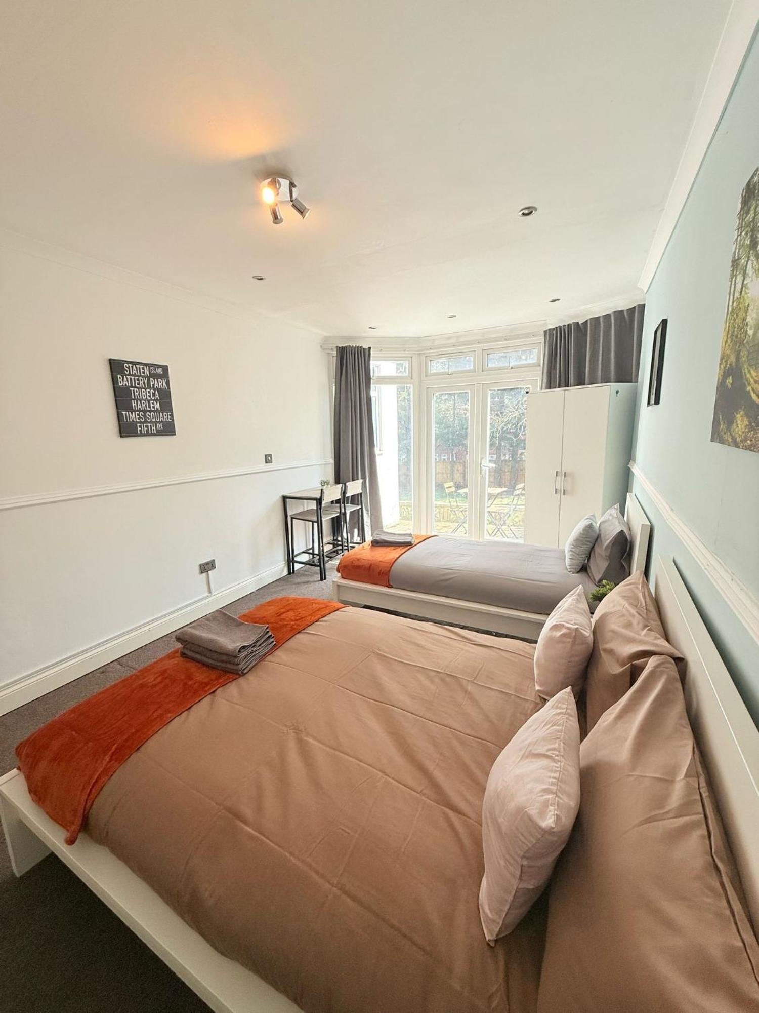 Wembley Rooms Лондон Экстерьер фото